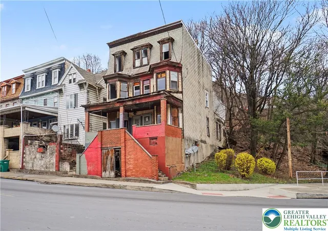 Listing Photo 2 - Condo for sale in building located at 805 N 6th St, Shamokin, PA 17872 - Unit #