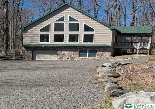 Photo 2 of Sale Pending at 11 Poplar Pl, Gouldsboro, PA 18424 | MLS# 774786 | Listing updated on 2026-09-08