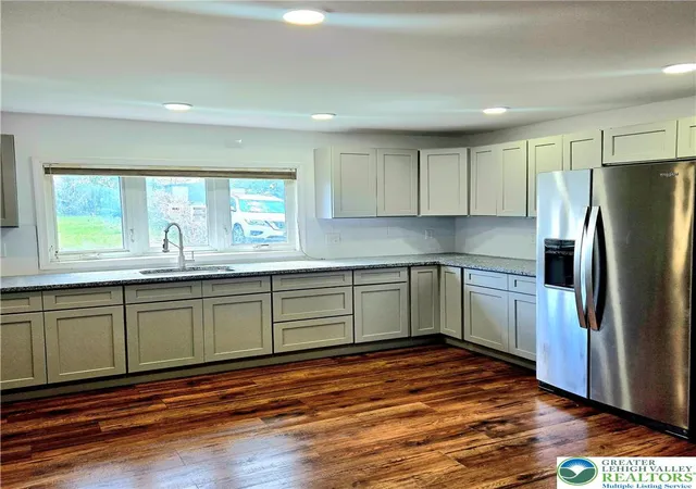 Photo 3 of Sale Pending at 784 S 8th Street, Allentown, PA 18103 | MLS# 776162 | Listing updated on 2026-09-07