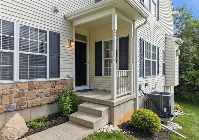 Photo 2 of Sale Pending at 127 Willow Dr, Easton, PA 18045 | MLS# 776362 | Listing updated on 2026-09-10