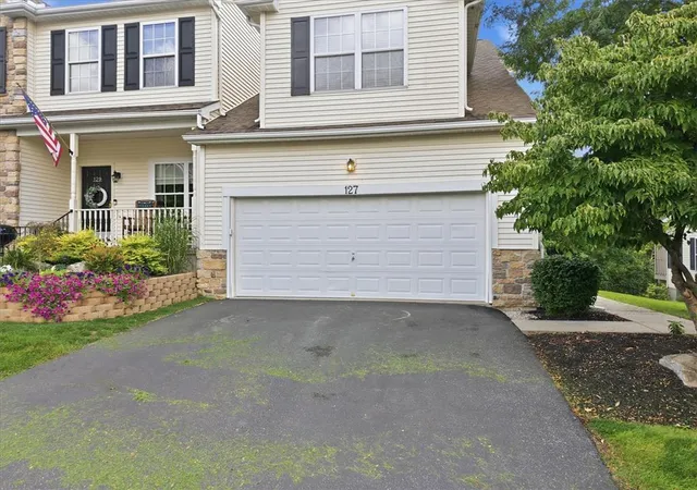 Photo 3 of Sale Pending at 127 Willow Dr, Easton, PA 18045 | MLS# 776362 | Listing updated on 2026-09-10