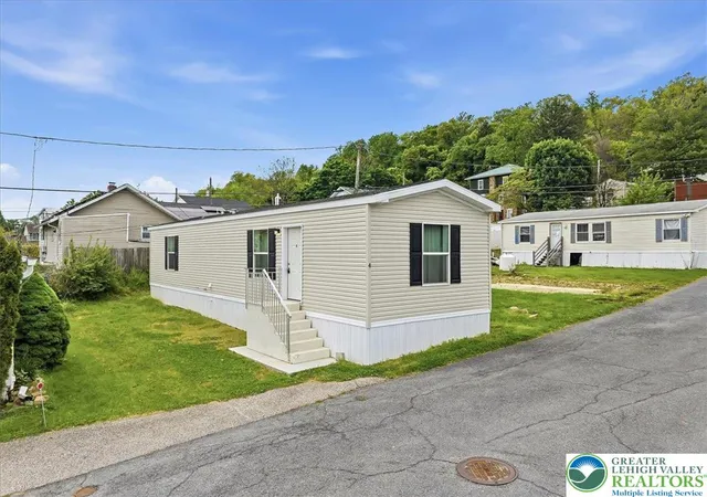 Photo 2 of Manufactured home for sale at 1414 E Susquehanna #Lot 4, Allentown, PA 18103 | MLS# 777032 | Listing updated on 2026-09-11