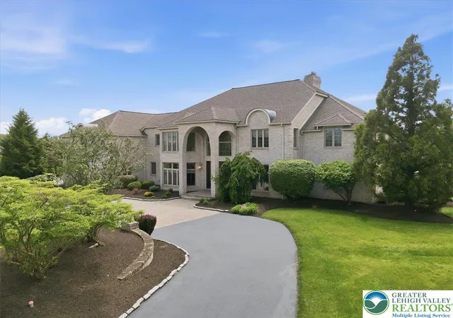 Photo 3 of Single family home for sale at 4126 Cambridge Ct, Schnecksville, PA 18078 | MLS# 776879 | Listing updated on 2026-09-24