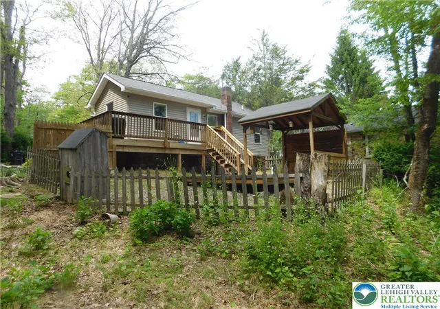 Photo 2 of Single family home for sale at 41 Reeder St, Mount Pocono, PA 18344 | MLS# 777604 | Listing updated on 2026-09-29