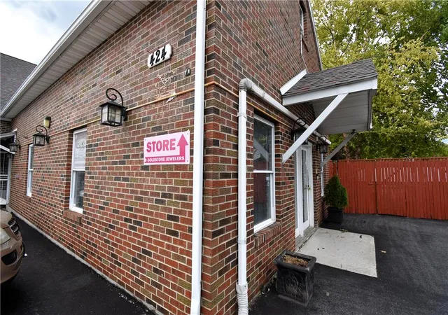 Photo 4 of House for sale at 424 Grape St, Whitehall, PA 18052 | MLS# 779019 | Listing updated on 2026-09-18