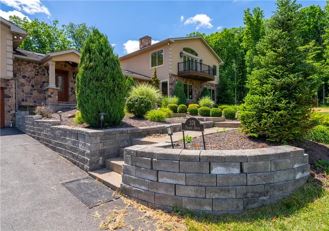 Photo 3 of Single family home for sale at 374 Packer Dr, Weatherly, PA 18255 | MLS# 779306 | Listing updated on 2026-09-26