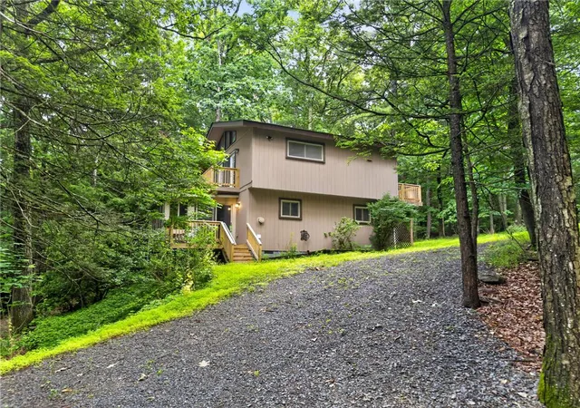 Photo 3 of Sale Pending at 169 Sportsmen Dr, Cresco, PA 18326 | MLS# 780124 | Listing updated on 2026-09-17
