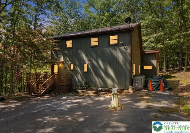 Photo 2 of Single family home for sale at 677 Clubhouse Dr, East Stroudsburg, PA 18302 | MLS# 780209 | Listing updated on 2026-09-05