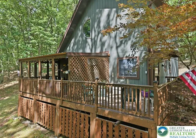 Photo 3 of Single family home for sale at 677 Clubhouse Dr, East Stroudsburg, PA 18302 | MLS# 780209 | Listing updated on 2026-09-05