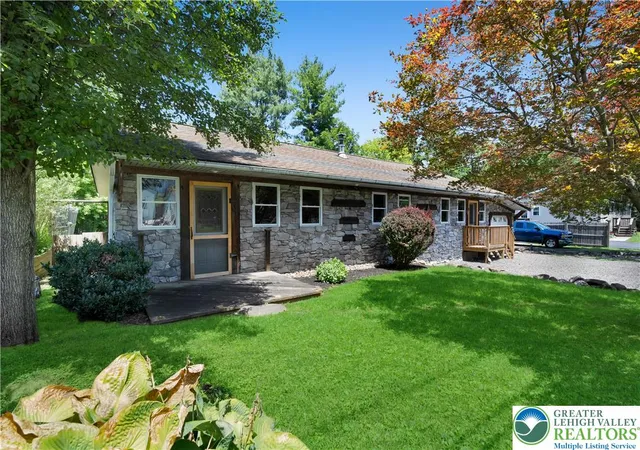 Photo 3 of Single family home for sale at 95 Young St, Easton, PA 18042 | MLS# 780493 | Listing updated on 2026-09-28