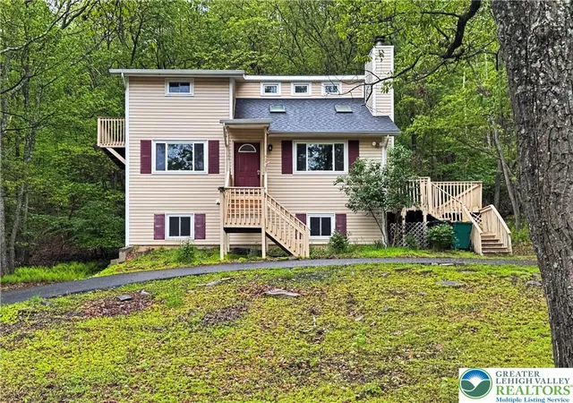 Photo 1 of Single family home for sale at 854 Lower Mountain Dr, Effort, PA 18330 | MLS# 780456 | Listing updated on 2026-08-31
