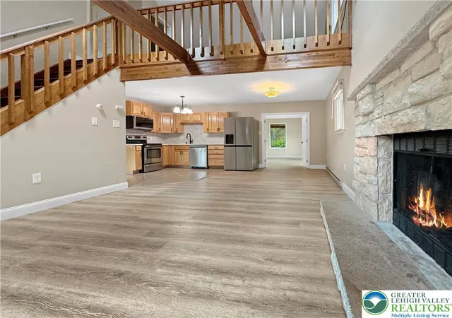 Photo 2 of Single family home for sale at 854 Lower Mountain Dr, Effort, PA 18330 | MLS# 780456 | Listing updated on 2026-08-31