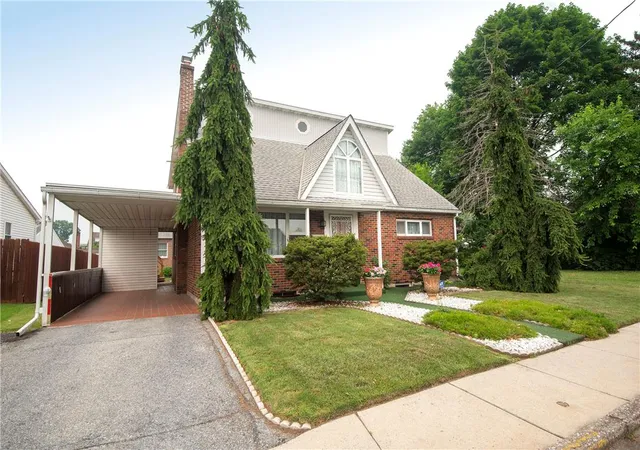 Photo 3 of Single family home for sale at 936 4th Street, Whitehall, PA 18052 | MLS# 780906 | Listing updated on 2026-09-23