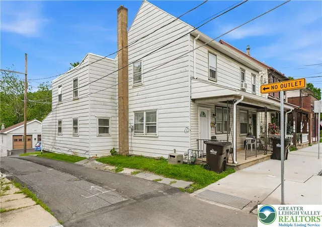 Photo 3 of Sale Pending at 229 Main St, Freemansburg, PA 18017 | MLS# 780545 | Listing updated on 2026-09-14