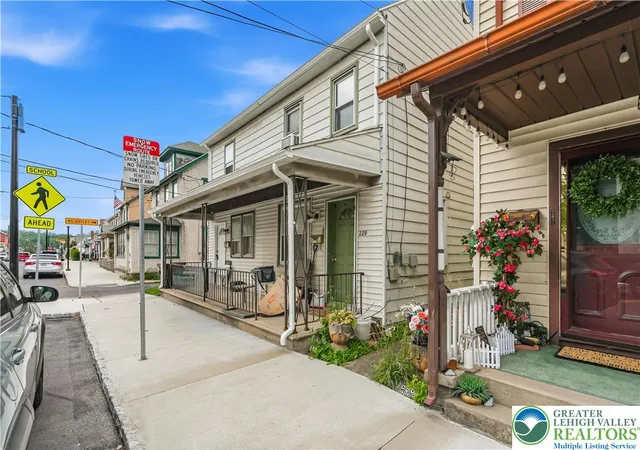 Listing Photo 4 - Condo for sale in building located at 229 Main St, Freemansburg, PA 18017