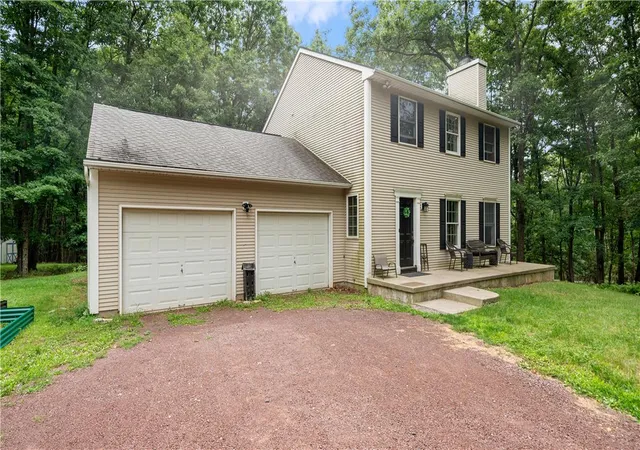 Photo 2 of Single family home for sale at 1306 N Rocky Mountain Dr, Effort, PA 18330 | MLS# 781155 | Listing updated on 2026-09-25