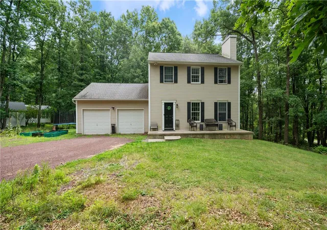 Photo 3 of Single family home for sale at 1306 N Rocky Mountain Dr, Effort, PA 18330 | MLS# 781155 | Listing updated on 2026-09-25