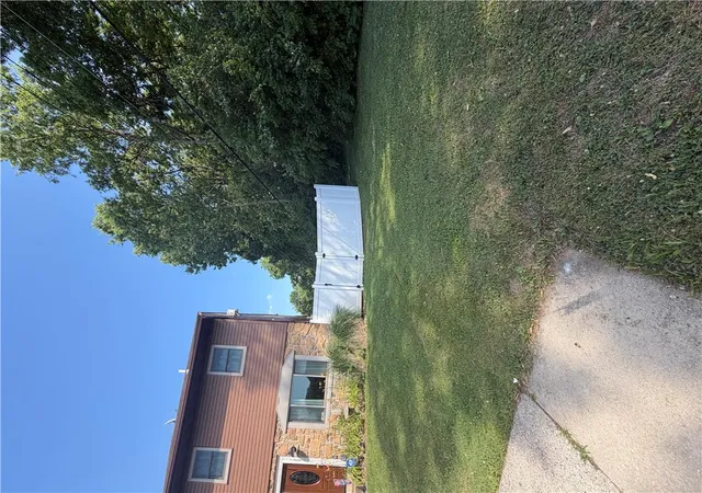Photo 4 of Townhouse for sale at 129 Johnson Ct, Whitehall Twp, PA 18052 | MLS# 781302 | Listing updated on 2026-09-21