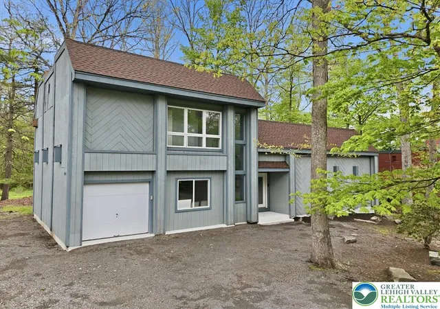 Photo 1 of Single family home for sale at 3120 Greenbriar Dr, East Stroudsburg, PA 18301 | MLS# 781308 | Listing updated on 2026-08-31