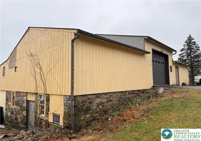 Photo 3 of Single family home for sale at 2552 Spring St, Coplay, PA 18037 | MLS# 781525 | Listing updated on 2026-09-08