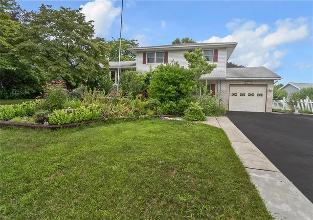 Photo 3 of Sale Pending at 4279 Hilltop Pl, Bethlehem, PA 18020 | MLS# 781657 | Listing updated on 2026-09-01