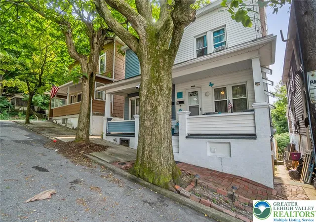 Photo 3 of Single family home for sale at 44 Jones St, Lansford, PA 18232 | MLS# 781779 | Listing updated on 2026-10-03