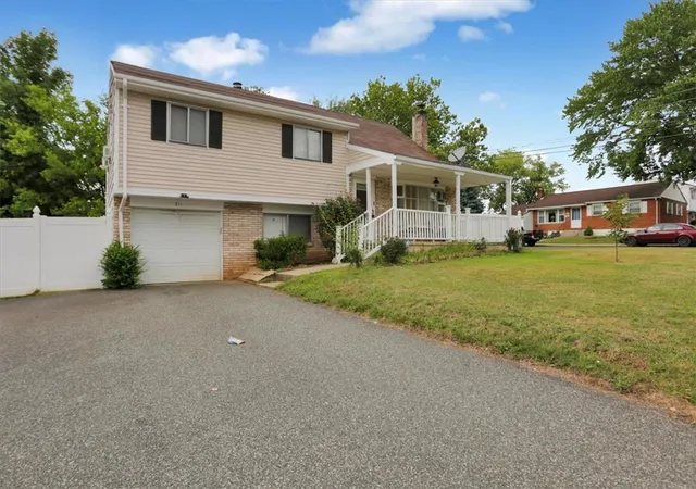 Photo 2 of Sale Pending at 511 E Harrison St, Emmaus, PA 18049 | MLS# 781748 | Listing updated on 2026-09-04