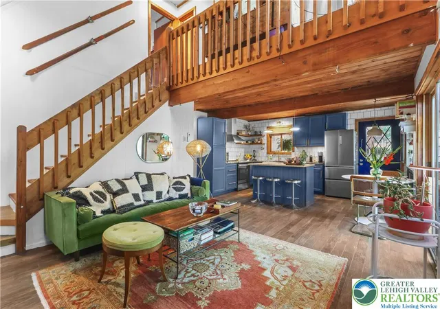 Photo 3 of Sale Pending at 5218 E Woodbridge Dr, Bushkill, PA 18324 | MLS# 781457 | Listing updated on 2026-09-25