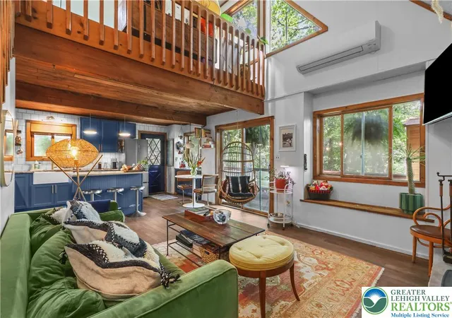 Photo 4 of Sale Pending at 5218 E Woodbridge Dr, Bushkill, PA 18324 | MLS# 781457 | Listing updated on 2026-09-25