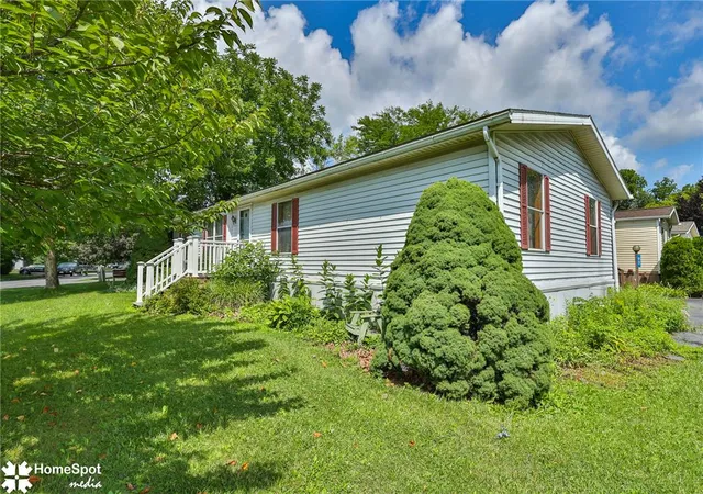 Photo 2 of Manufactured home for sale at 94 Juniper Ct, Bath, PA 18014 | MLS# 781402 | Listing updated on 2026-09-22