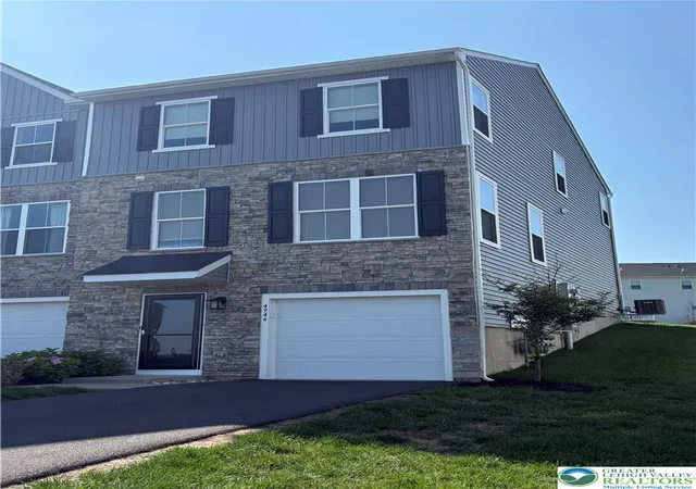 Photo 2 of Townhouse for sale at 4946 Brookside Ct, Upper Saucon Twp, PA 18036 | MLS# 782343 | Listing updated on 2026-09-15