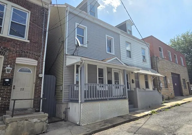 Photo 3 of Sale Pending at 219 N Fountain St, Allentown, PA 18102 | MLS# 782317 | Listing updated on 2026-09-11