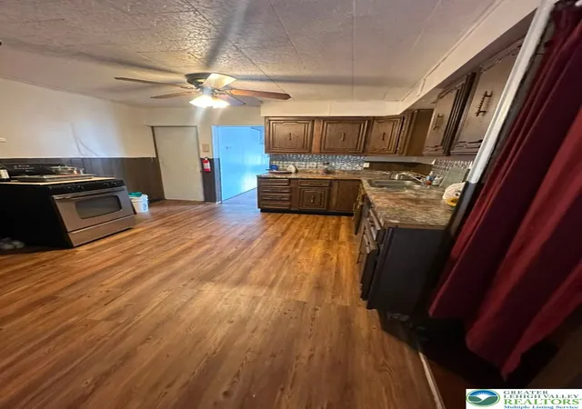 Photo 3 of Townhouse for sale at 624 2nd Street, Shamokin, PA 17872 | MLS# 782398 | Listing updated on 2026-09-04