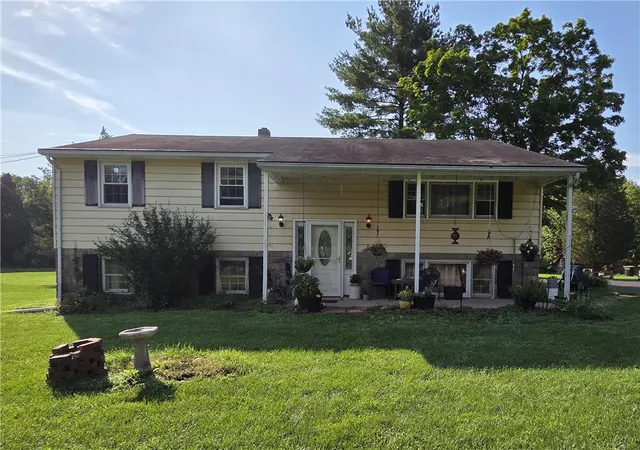 Photo 2 of Sale Pending at 125 E Dark Holw Rd, Pipersville, PA 18947 | MLS# 782430 | Listing updated on 2026-10-03