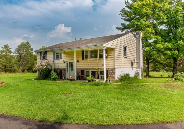 Photo 3 of Sale Pending at 125 E Dark Holw Rd, Pipersville, PA 18947 | MLS# 782430 | Listing updated on 2026-10-03