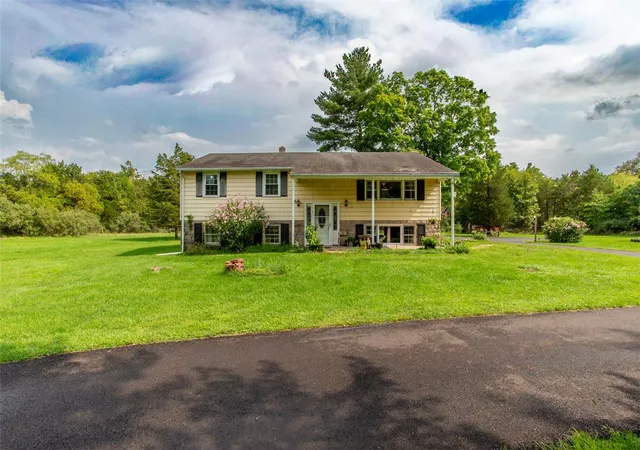Photo 3 of Sale Pending at 125 E Dark Holw Rd, Pipersville, PA 18947 | MLS# 782430 | Listing updated on 2026-10-03