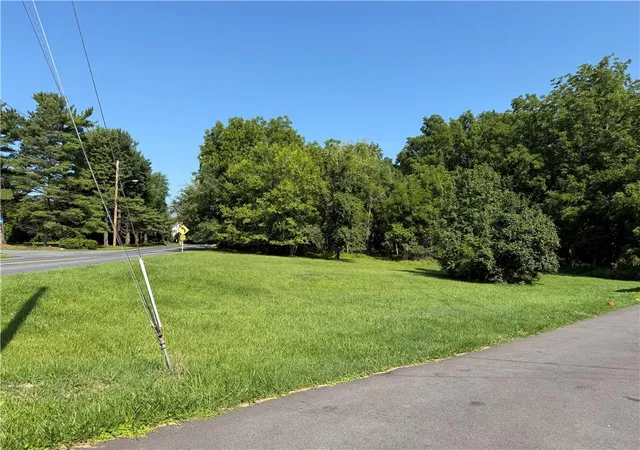 Photo 3 of Single family home for sale at 4023 Oakland Rd, Bethlehem, PA 18020 | MLS# 782091 | Listing updated on 2026-10-21