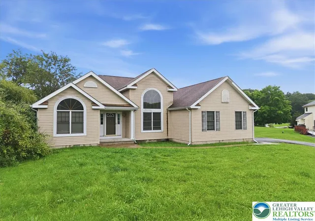 Photo 3 of Single family home for sale at 86 E Northpark Dr, East Stroudsburg, PA 18302 | MLS# 781342 | Listing updated on 2026-09-23