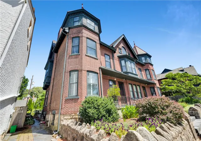 Photo 2 of Townhouse for sale at 131 E Wall St, Bethlehem, PA 18018 | MLS# 782384 | Listing updated on 2026-08-30