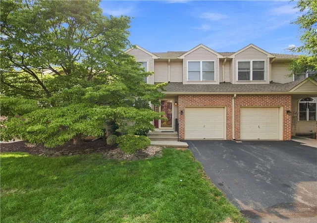 Photo 3 of Townhouse for sale at 324 Surrey Pl #324, Macungie, PA 18062 | MLS# 782454 | Listing updated on 2026-10-02