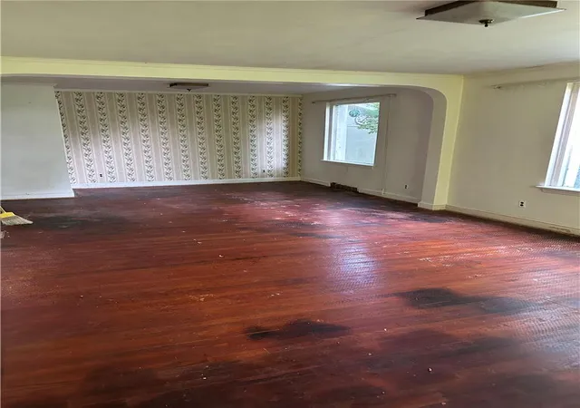 Photo 2 of Single family home for sale at 201 Ruth St, Mount Bethel, PA 18343 | MLS# 782618 | Listing updated on 2026-09-15