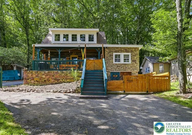 Photo 1 of Single family home for sale at 71 S Lake Dr, Lake Harmony, PA 18624 | MLS# 782495 | Listing updated on 2026-09-09