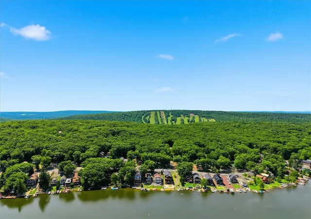 Photo 2 of Single family home for sale at 71 S Lake Dr, Lake Harmony, PA 18624 | MLS# 782495 | Listing updated on 2026-09-09