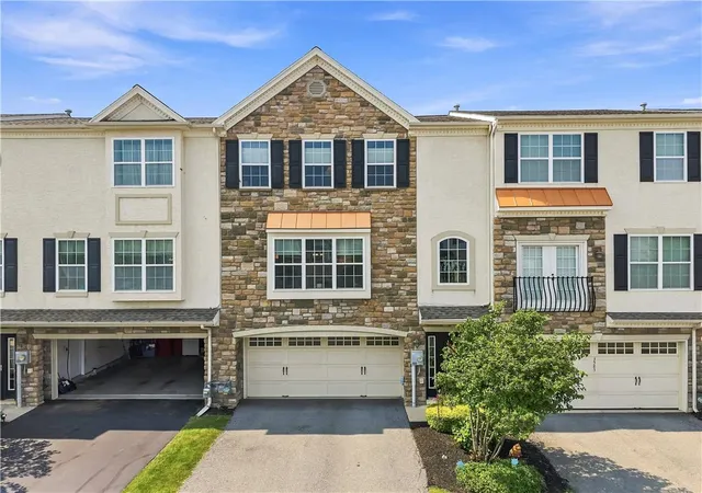 Photo 2 of Townhouse for sale at 3589 Lenape Ln, Emmaus, PA 18049 | MLS# 782664 | Listing updated on 2026-10-07