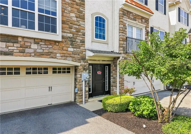 Photo 3 of Townhouse for sale at 3589 Lenape Ln, Emmaus, PA 18049 | MLS# 782664 | Listing updated on 2026-10-07