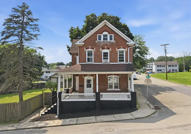 Photo 2 of Single family home for sale at 330 N 6th Street, Bangor, PA 18013 | MLS# 782680 | Listing updated on 2026-09-21