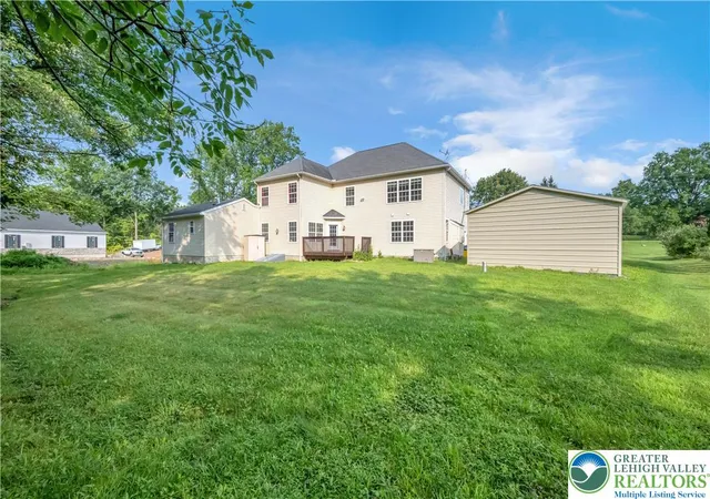Photo 3 of Single family home for sale at 247 Springfield Dr, Bangor, PA 18013 | MLS# 780707 | Listing updated on 2026-09-16