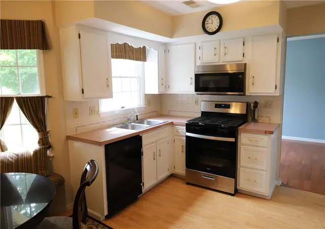 Photo 3 of Single family home for sale at 3514 White Oak Cir, Bethlehem, PA 18017 | MLS# 782707 | Listing updated on 2026-10-06