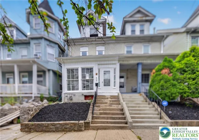 Photo 1 of Single family home for sale at 916 Center St, Bethlehem, PA 18018 | MLS# 782814 | Listing updated on 2026-09-15