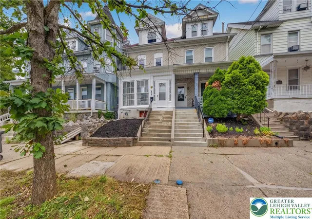 Photo 2 of Single family home for sale at 916 Center St, Bethlehem, PA 18018 | MLS# 782814 | Listing updated on 2026-09-15